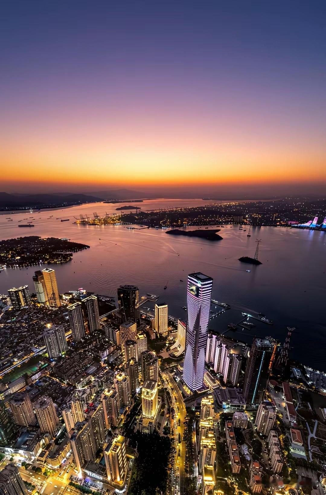 厦门的城建真的很不错，现代建筑与传统文化完美融合，大海与蓝天和谐共生，舍不得拆除