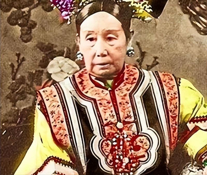 1900年，慈禧问道周莹：“你单身吗？”周莹答道：“我已经守了十四年的寡！”听后