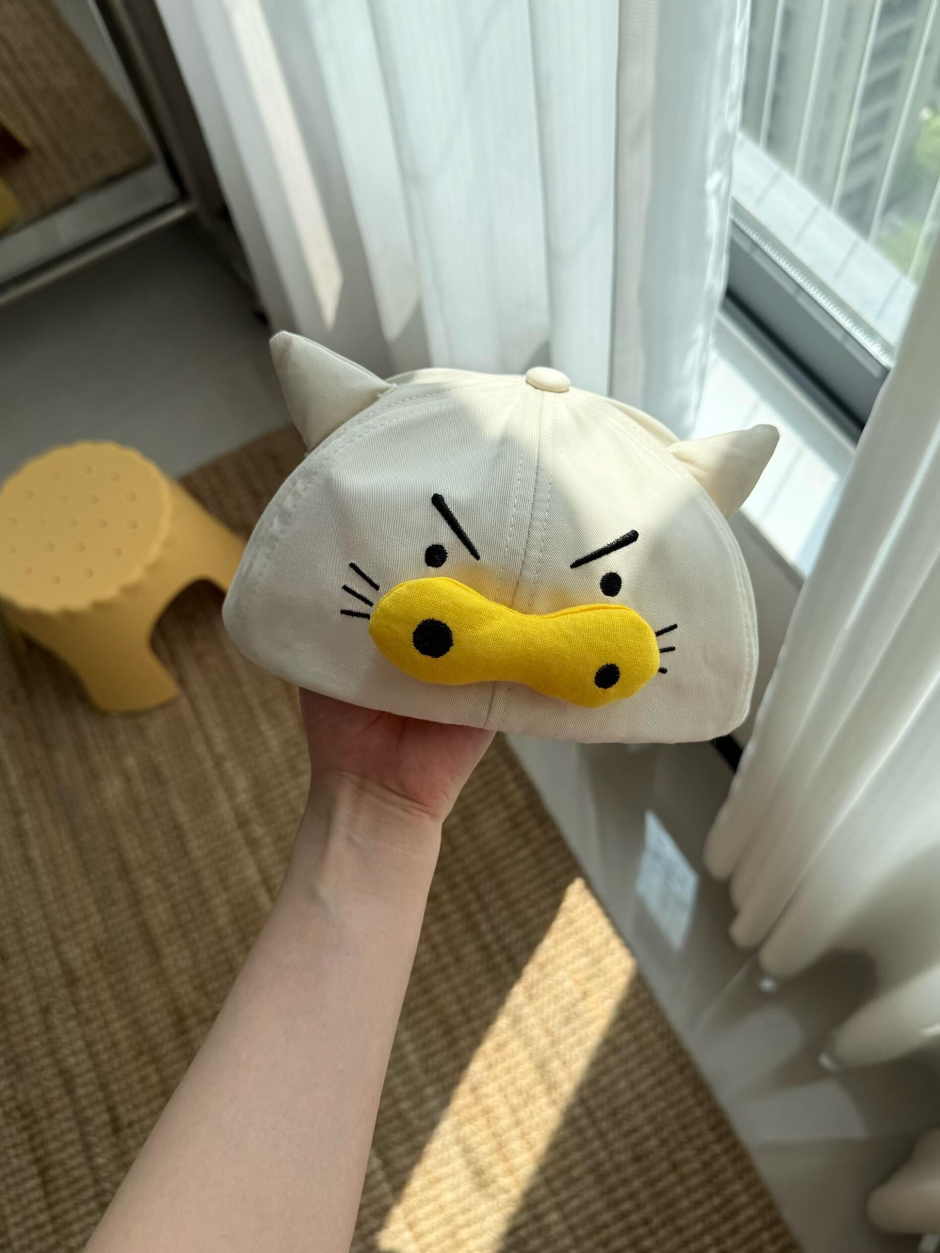 帽子前面普通不要紧！后面好大一颗猪头啊啊！你喜欢速干猪还是？眼镜猪！