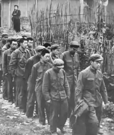 1979年，战俘完成交换，二百多名战士返回祖国。刚迈过边境线，许世友下达命令：连