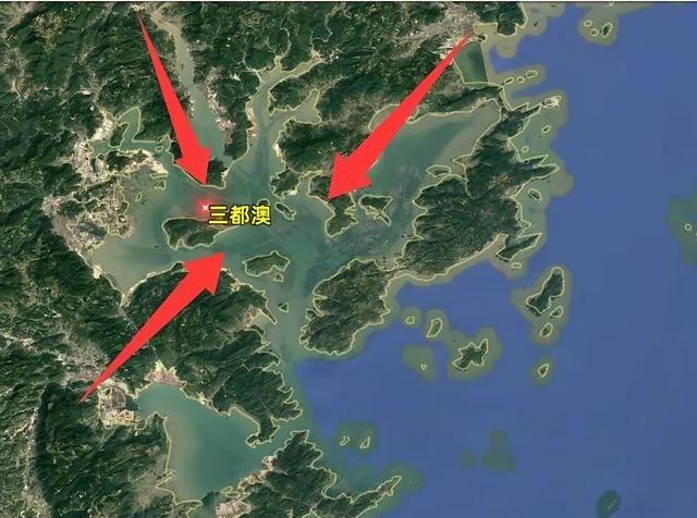 中国发现一个能停靠上百艘航母的深水港，位置太关键了！2026年4月，西太平
