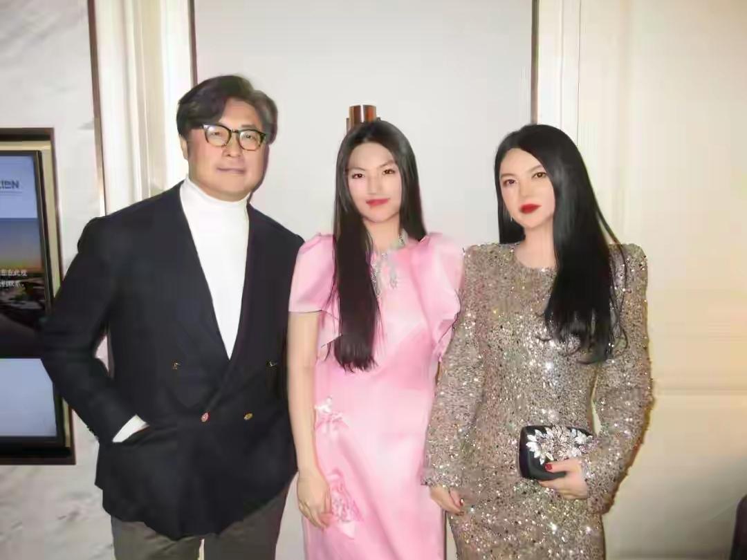 我想说，李湘的女儿王诗龄，活得很累，并不幸福。看似风光无限，其实内心早已