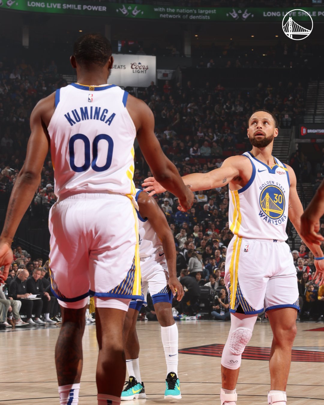 本赛季至今，库里和库明加这对组合在队内出场时间最长，达到了140分钟，而且他们的