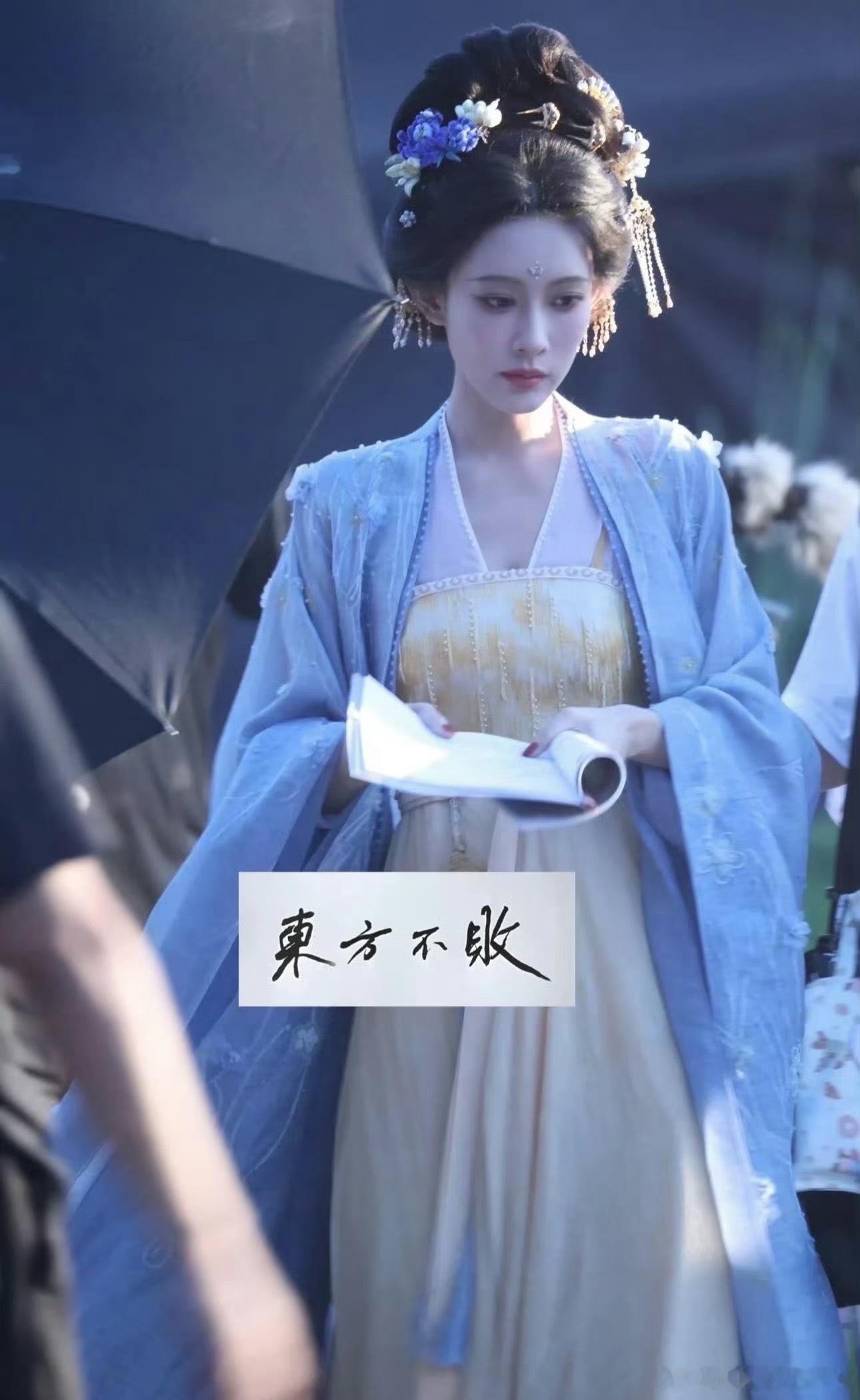 孟子义新剧生图路透，这套妆造用心了，发饰还整上了绒花​​​