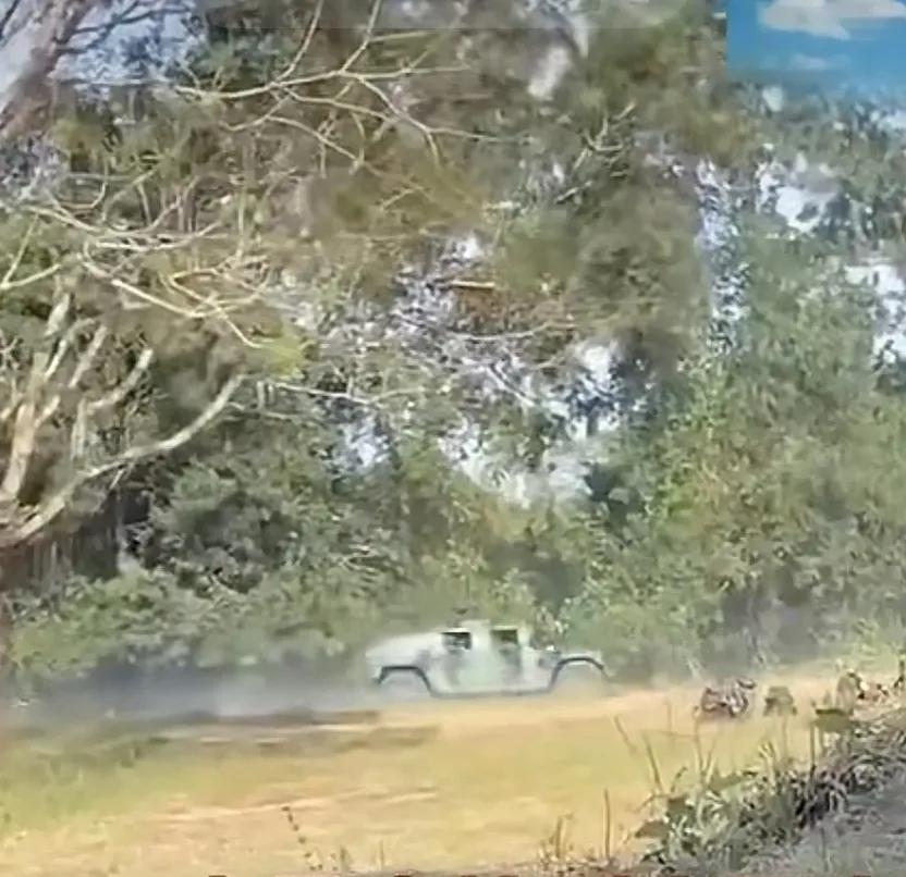 柬埔寨求饶了。海陆空三军都比不上泰国，柬埔寨根本无法抵挡泰军的攻势。12月1