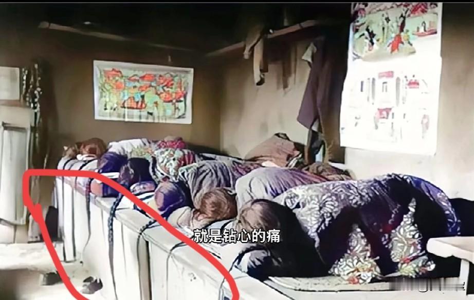 太离谱:晚清人睡觉，为啥要把辫子垂床外？