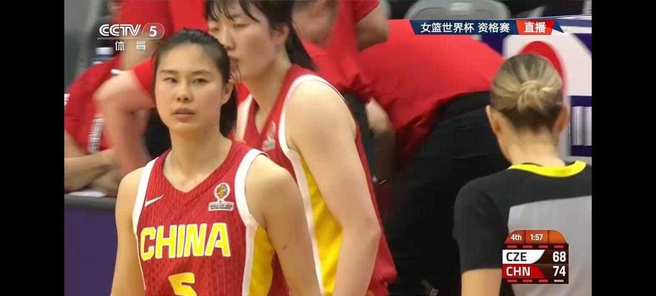 宫鲁明最后一节又在玩心跳。在领先9分的情况下被捷克队追到只差2分。这个时候宫指导