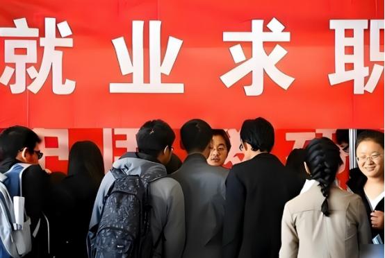 去文凭时代要到来？罗振宇重磅预言，3年内高中生可进大厂拿高薪22个高中生被硅