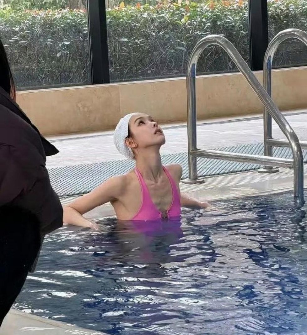 没想到陈都灵看起来柔柔弱弱的实际身材还挺好的