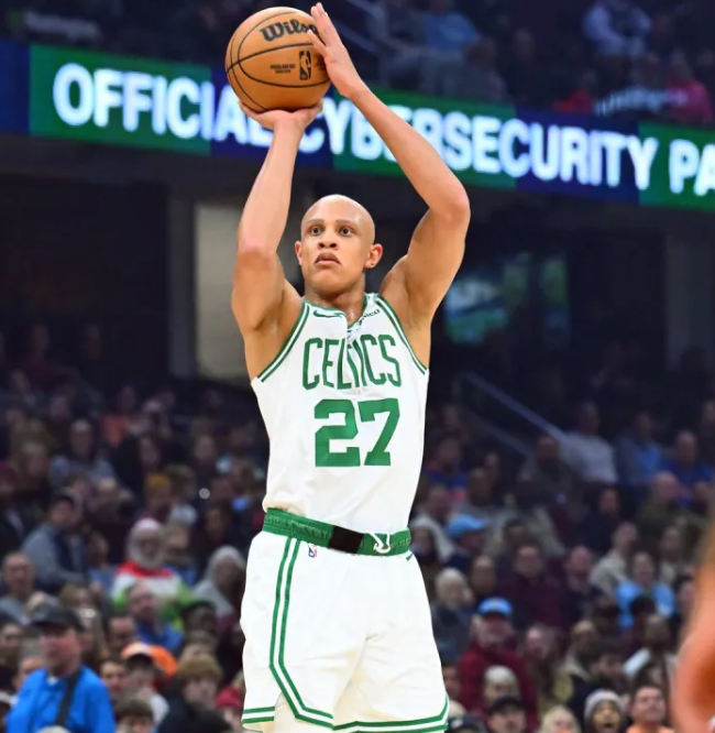 NBA常规赛，凯尔特人以117-115击败骑士。全场比赛，凯尔特人球员乔丹-沃