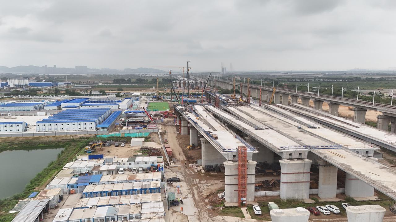 4月12实拍广州正在建设南沙最大的高铁站