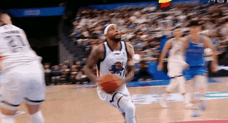 CBA大冲突！周琦遭到羞辱，恼羞成怒，与对方发生冲突裁判送上两T昨晚，CBA