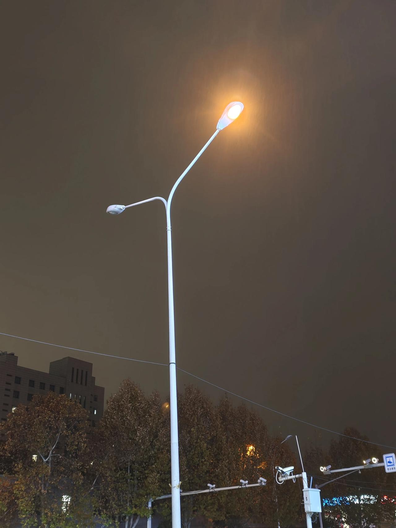 听说武汉的寒潮来了一晚上即将迎来下雪武汉天气武汉换季式降温武汉气温武汉断