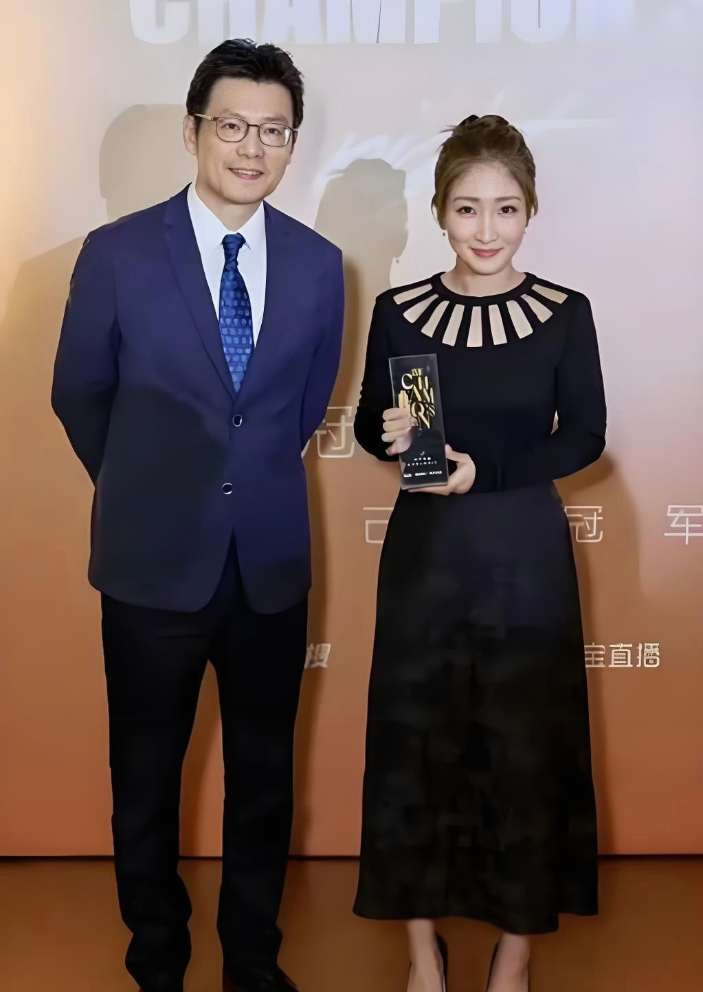 当33岁刘诗雯和21岁谷爱凌同框，我才知道颜值在气质面前不值一提