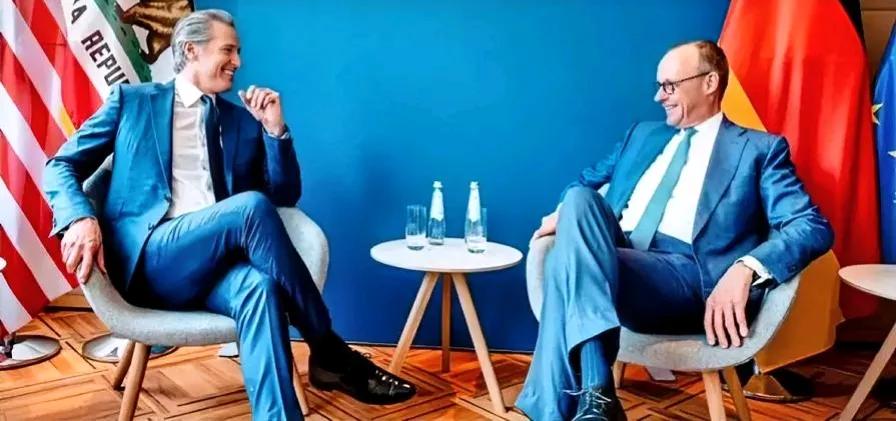 CNN报道，当地时间16日，美国总统特朗普在社媒发文，措辞严厉的谴责德国总理梅尔