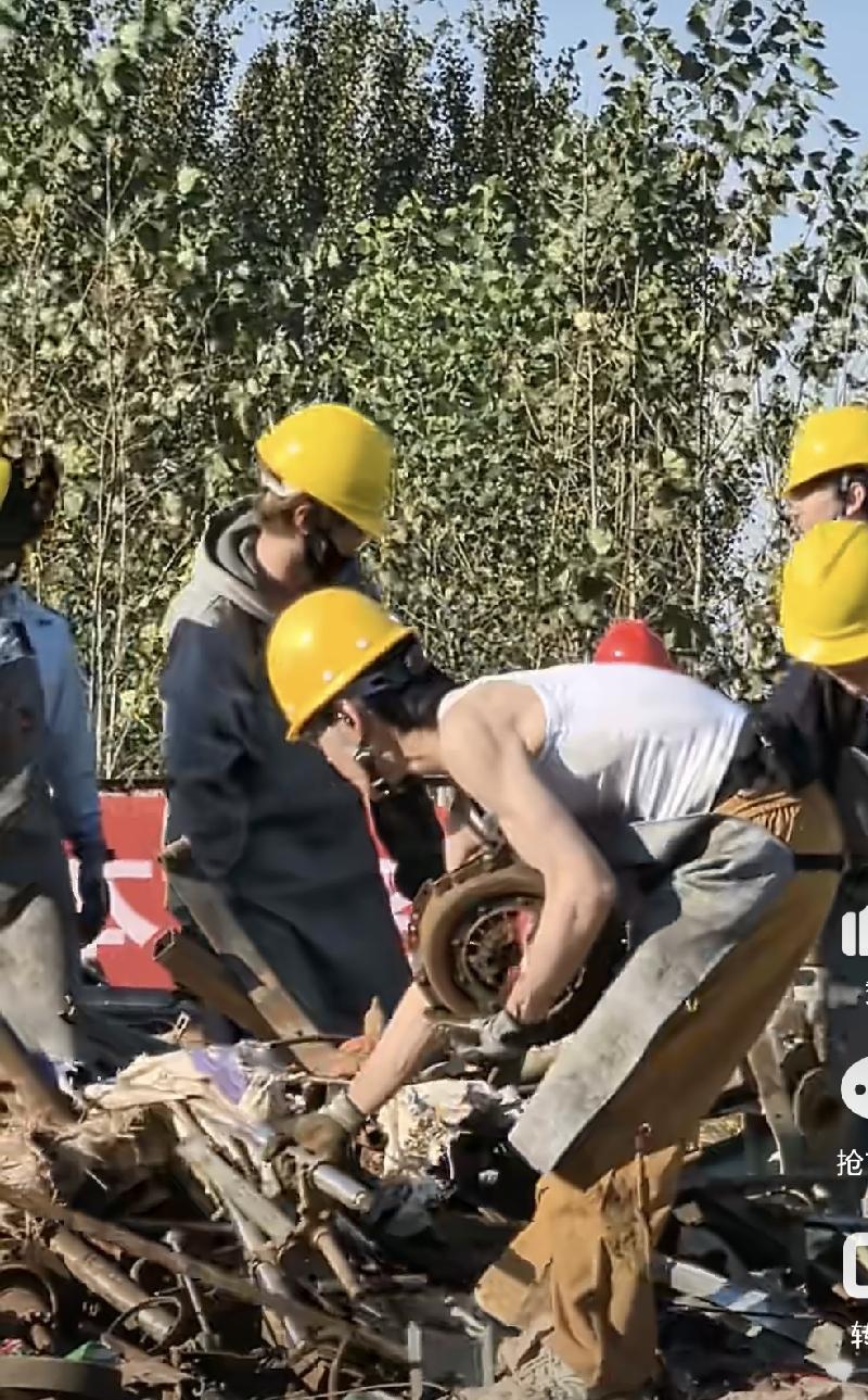 向佐真是让人意想不到呀！很多人印象里，向佐是家境优渥的大公子哥，自带光环，