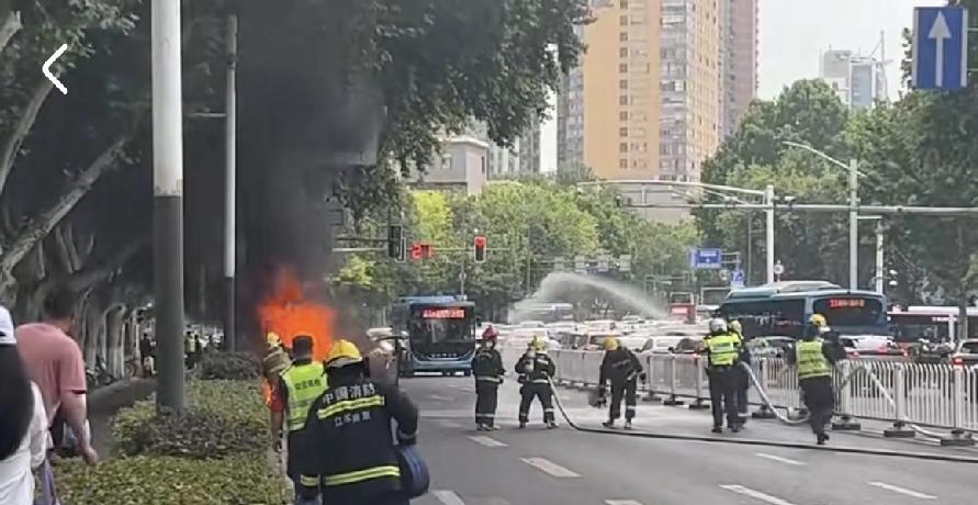 烈火试真金，改制见得失！消防褪去“军装”，是一场致命的错误？南京张府园地铁口的