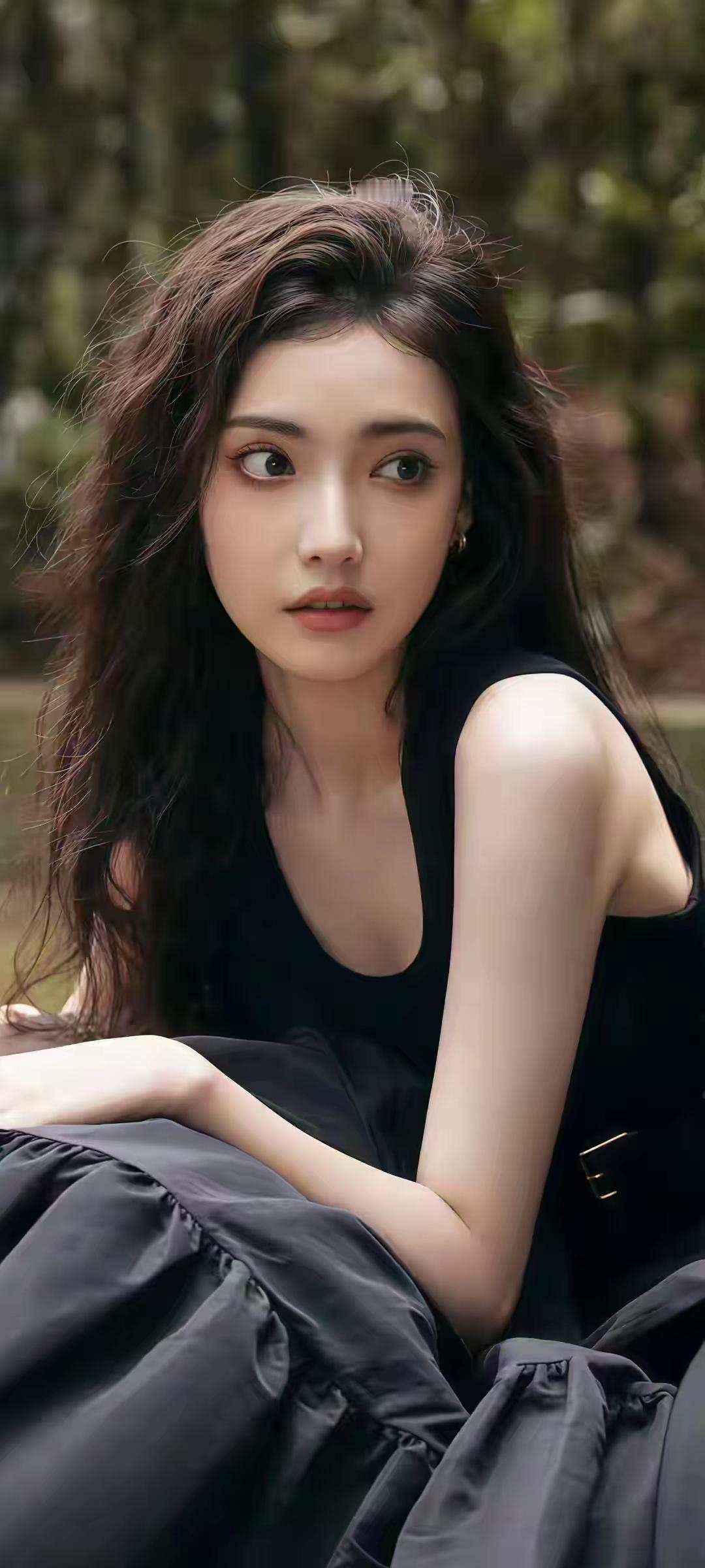 女人最耐看的长相是什么样的应该是像新疆演员加奈那这样有异域风情的吧你心目中的美人