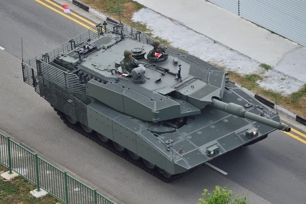 新加坡拥有国产的步兵战车和自行火炮，包括豹2SG坦克。虽然他们的规模比马来西亚或