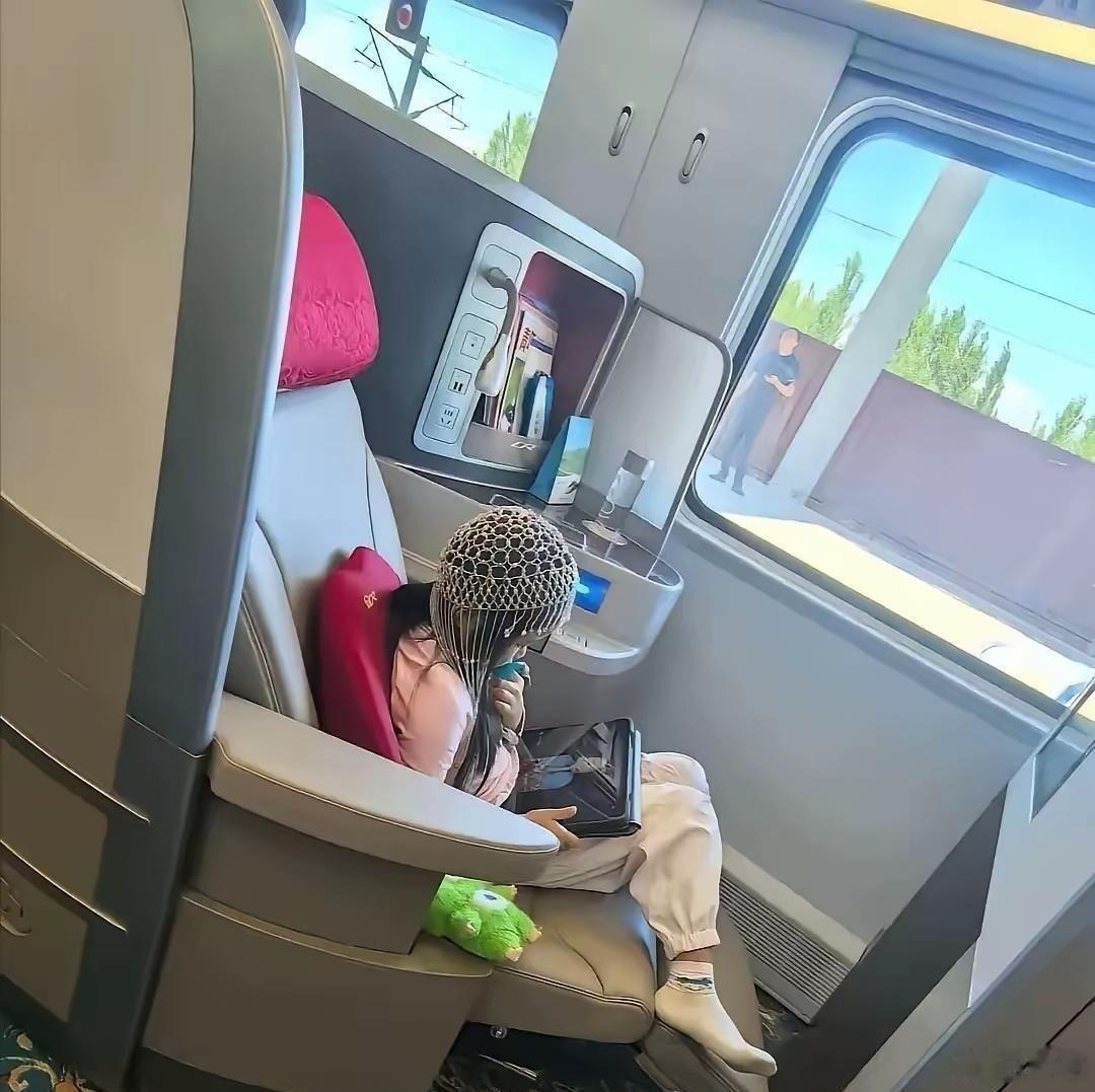 好奇问一‎下，这种小孩长大﻿了会不会自卑？