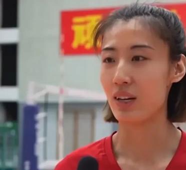临时队长：王媛媛！6月4日，女排世联赛北京站中国女排的场上临时队长将由王媛媛兼任