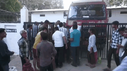 对于印度人来说，石油危机还并不要命，煤气危机反而是迫在眉睫因为印度自身并没有煤