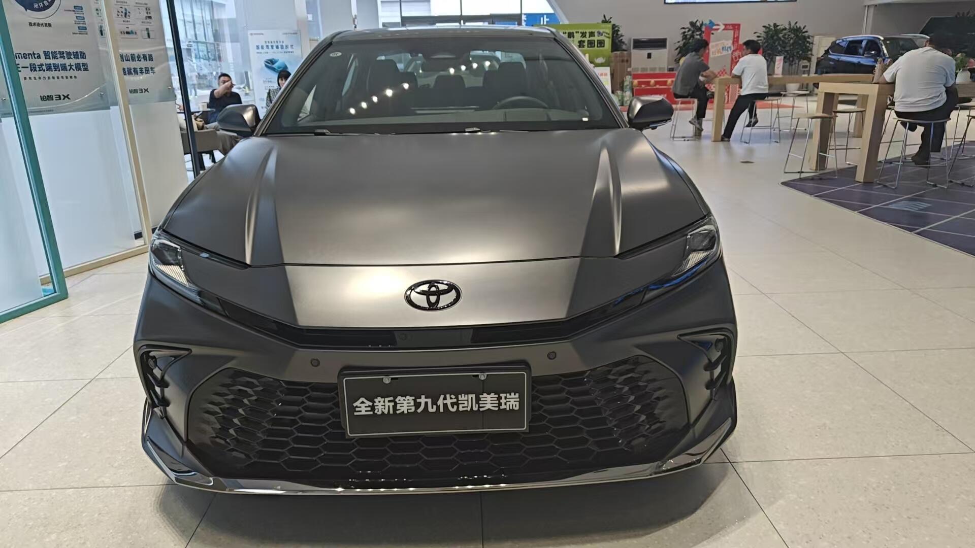 分享真实成交行情：车型：凯美瑞2.0双擎运动lite指导价：19.18+0.2白
