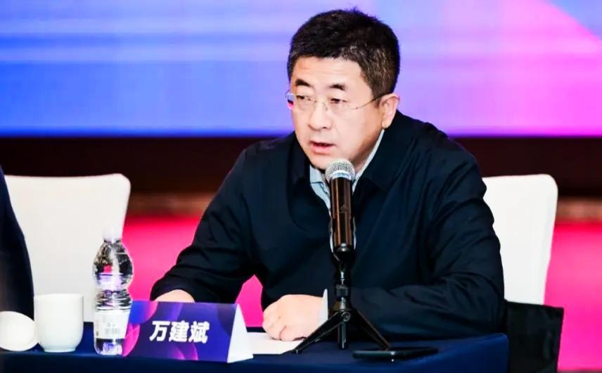 中国足球再传特大喜讯：网球运动管理中心副主任万建斌履新，出任国际顶级足球协会中国
