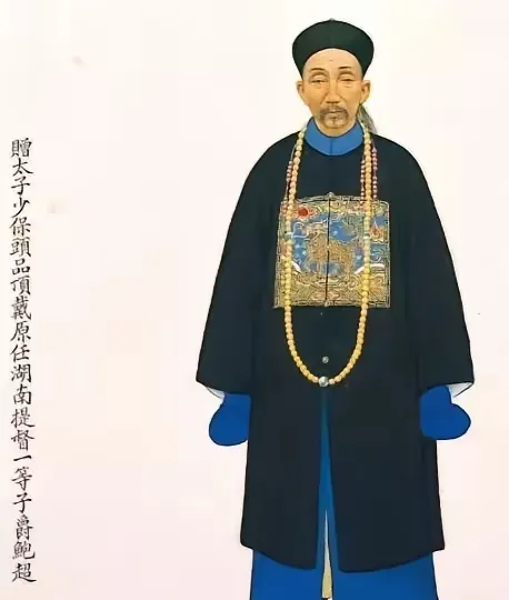 鲍超绝对是湘军高级将领中的一个特例，此人是罕有的双非：非读书人，非湖南人。湘军