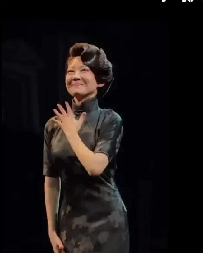 都说大美女许晴医美了脸部像馒头不如原来好看了，你就是还停留在原来许晴的美貌上。只