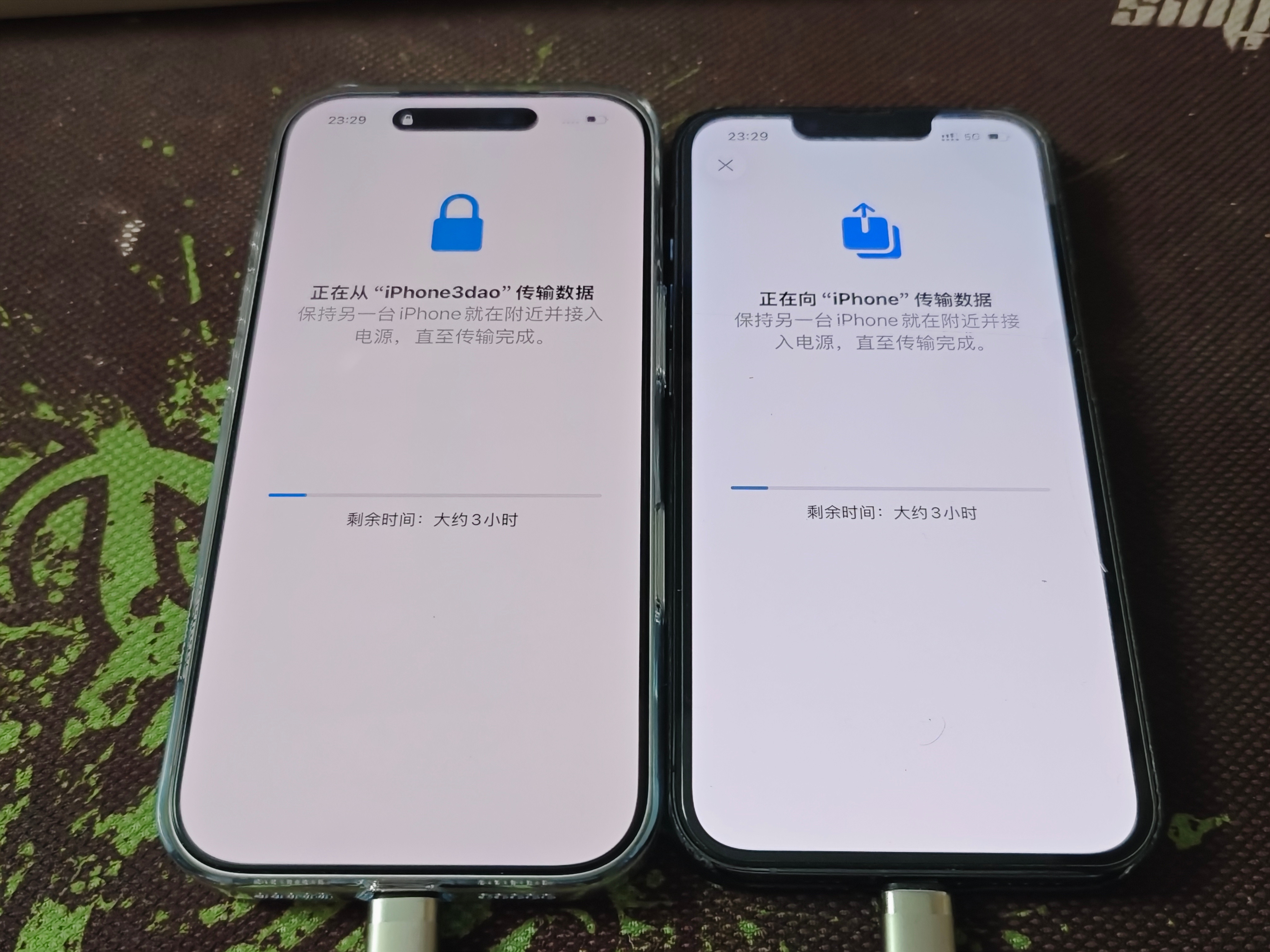 兄弟们，预估3个小时，真的就得等3个小时吗？还有这两台机子，为啥屏幕看上去颜色不