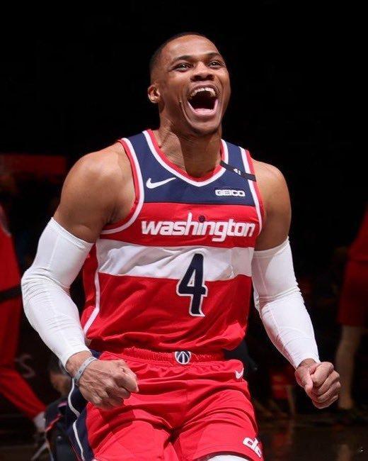 NBA威少宣布退役据斯坦恩线报道，奇才开出一份两年期合同，希望拉塞尔·威斯布鲁