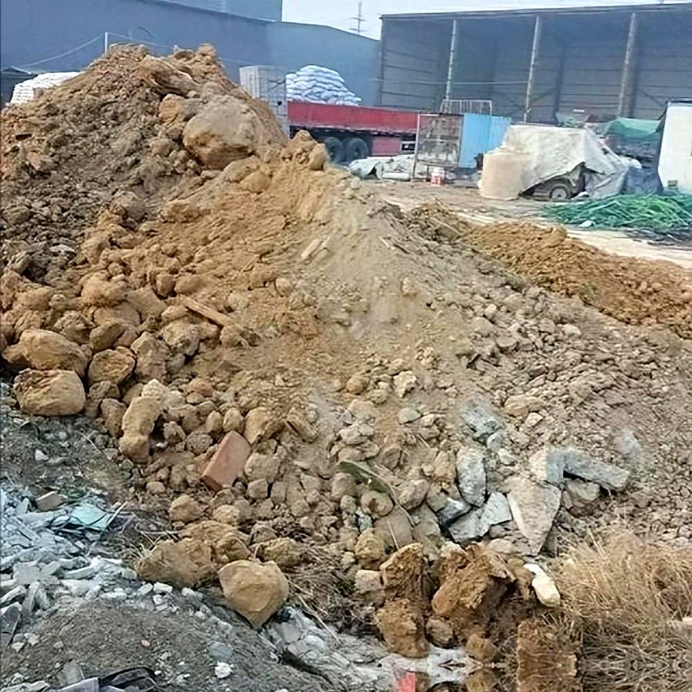 印度那边一热起来，场面就有点离谱。48度的天气，电网扛不住了，变压器都得浇水降