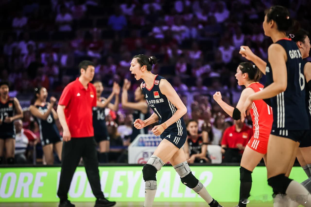 【中国女排2比3波兰女排无缘世联赛四强技术统计】扣球64-63，拦网11-15，