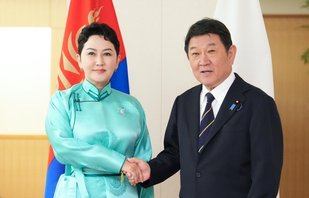 “第三邻国”策略仍未死心？蒙古外长借道中国直奔日本，中俄蒙的那层窗户纸被捅破了？