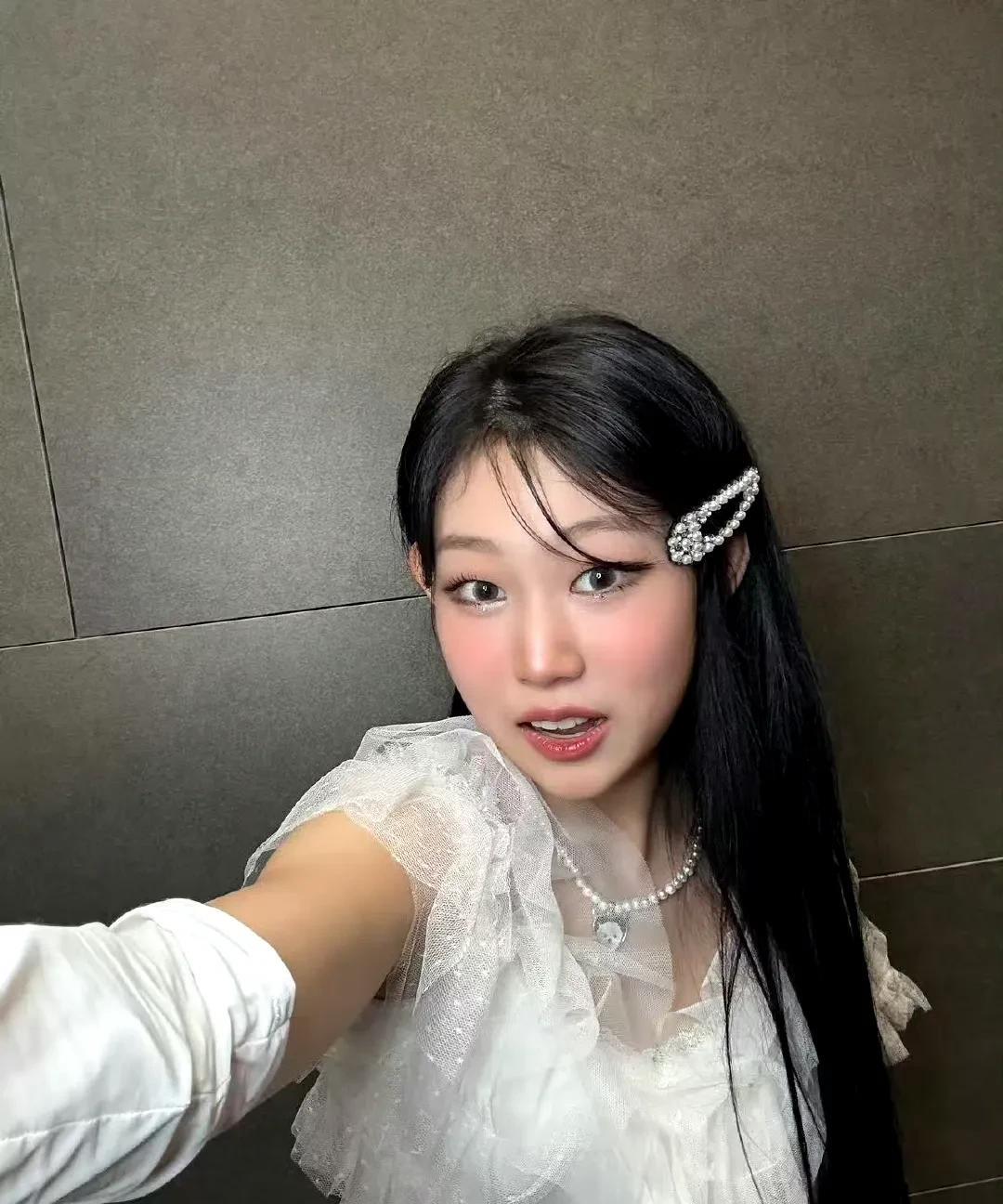吴莫愁评价沈佳润新专辑，小沈阳一句话辈分乱了！7月2日下午，面对女儿沈佳润专辑