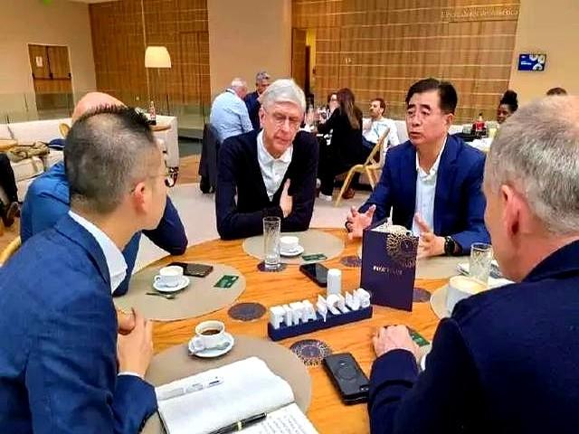 中国足球这是要搞事情啊！足协主席宋凯都亲自出马，跑到欧洲去“拜师学艺”了，对象还