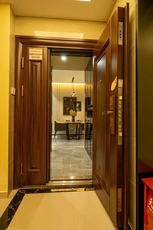 装修时入户门有必要换吗?装修时入户门有没有必要换，得看具体情况。我家之前的入户