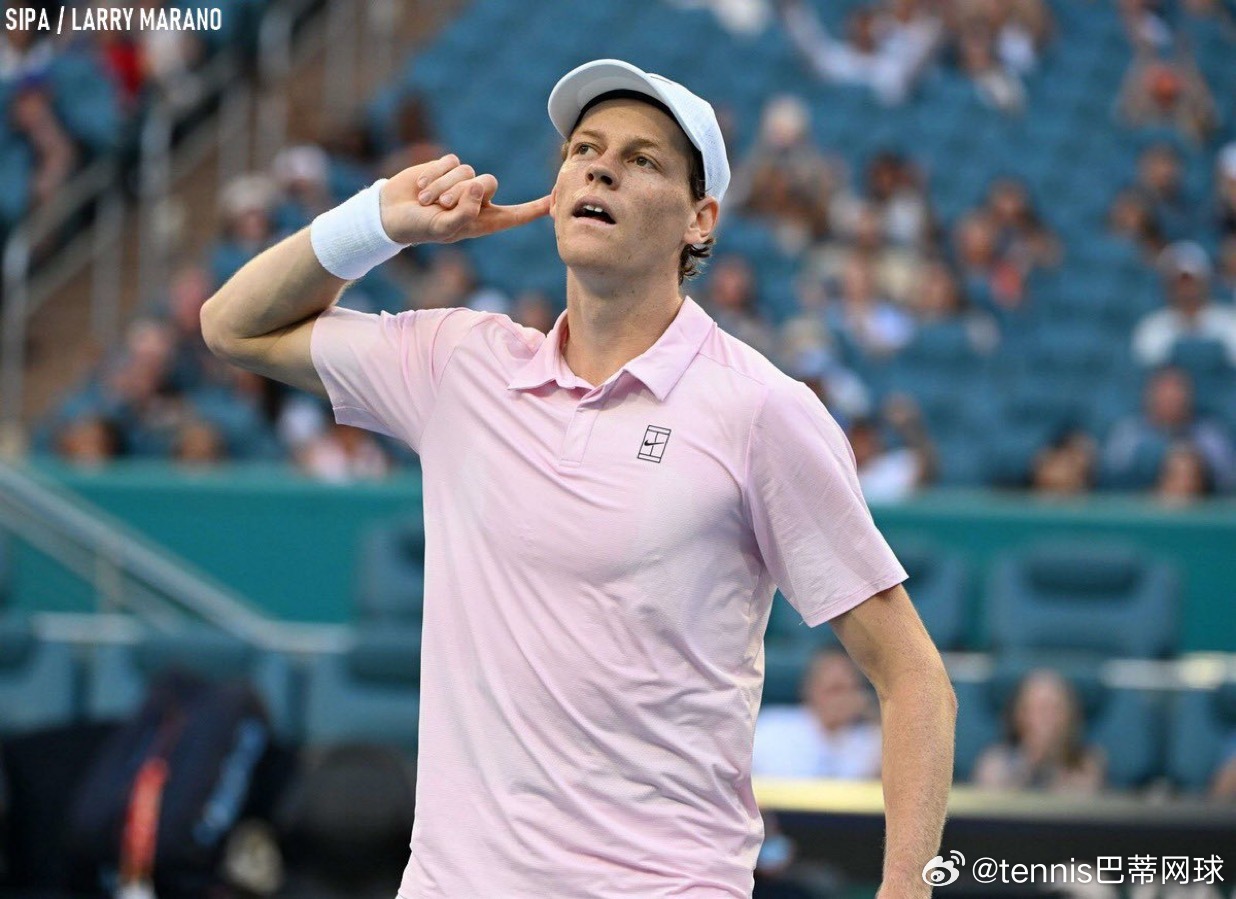 📊创造历史！扬尼克·辛纳🇮🇹成为首位（不分男女）以不失一盘的战绩夺得