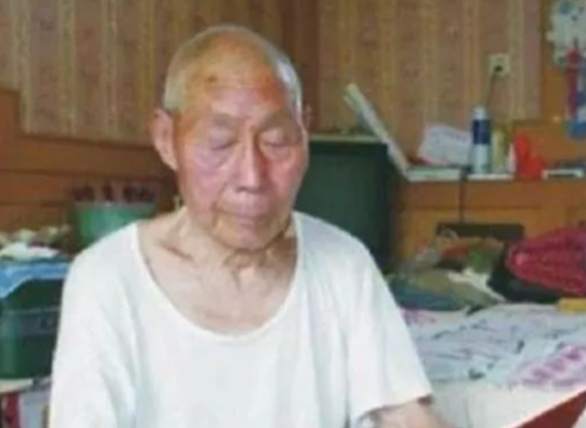 在1949年那场惨烈的<em>金门战役</em>中，我军9000名战士陷入绝境，最终全军覆