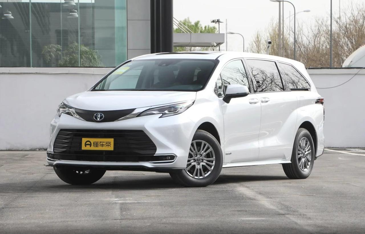 有粉丝朋友私信我：“博主，我想买辆二手MPV带娃+偶尔商务接待，看中了丰田赛那，