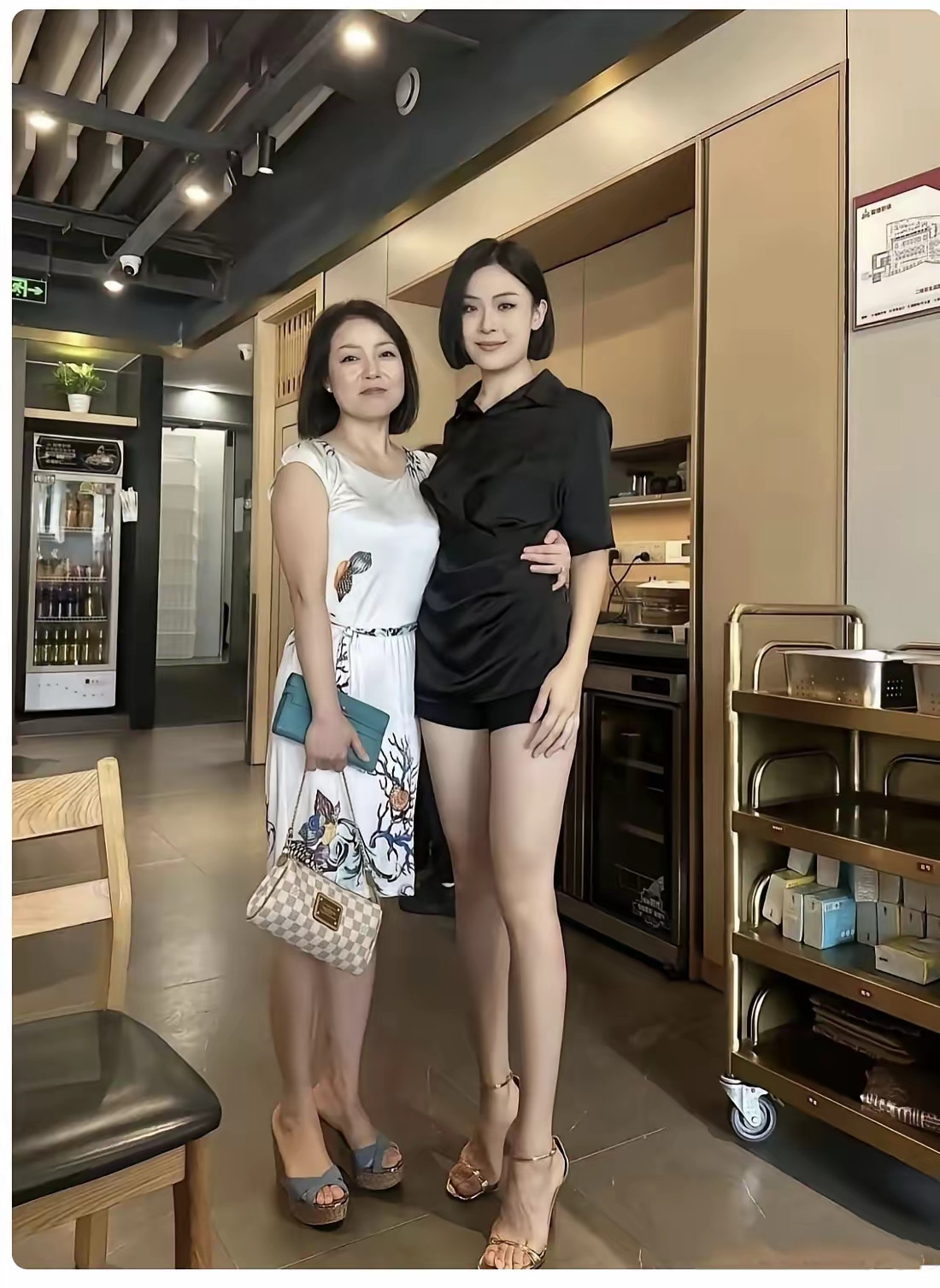 女儿长的太高，做妈妈的是高兴还是担心？