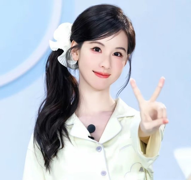 《翘楚》开播是谁急了陈都灵的黑热搜挂在高位何不趁此宣传《翘楚》，都知道陈都灵是很