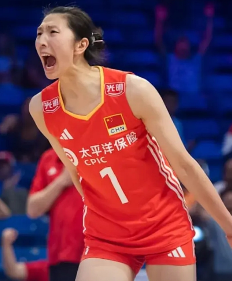中国女排用这套主力阵容进行磨合，迟早有一天登上世界冠军领奖台。主攻：吴梦洁（江