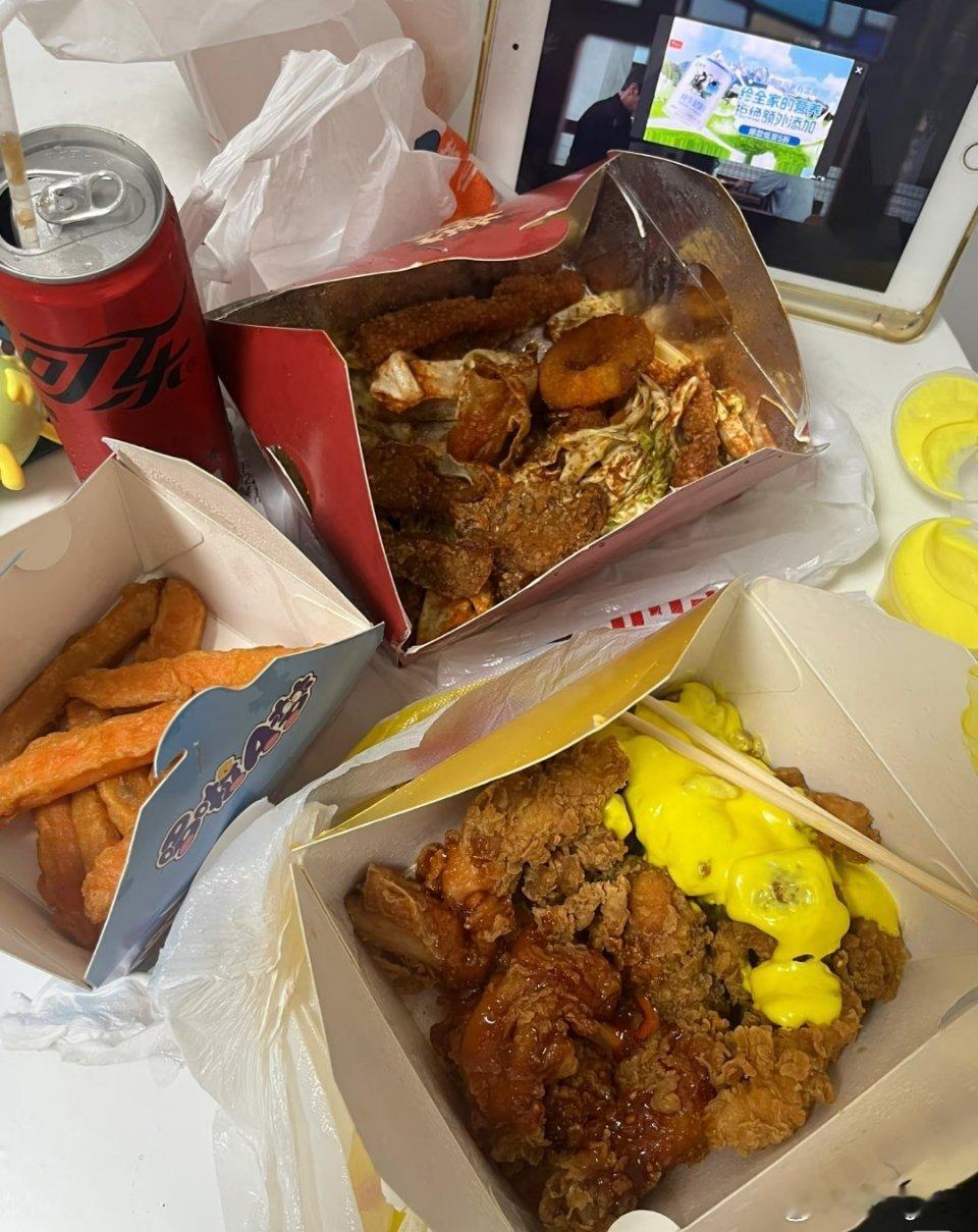 我以为的暴饮暴食好歹是有肉的这又是哪来的小料台…