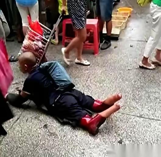 你知道最狠的恶是什么吗？不是直接砍掉你的腿，是用铁棍打断等它烂掉再切，让你永远逃