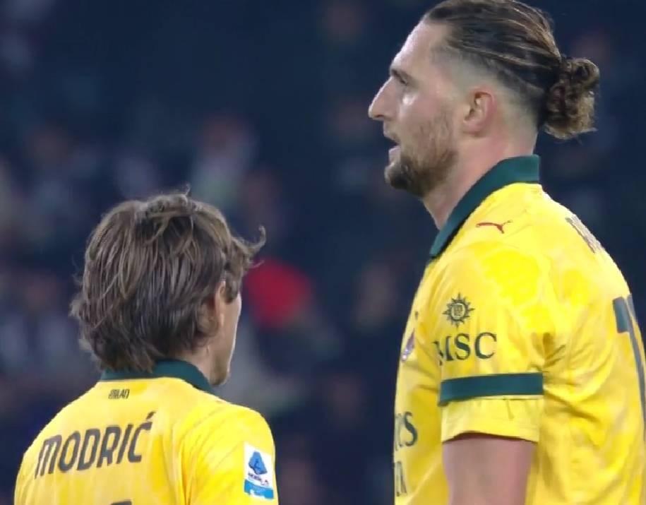 AC米兰成最大夺冠热门了？这话谁信啊。说AC米兰是意甲冠军最热门的球队，就因为