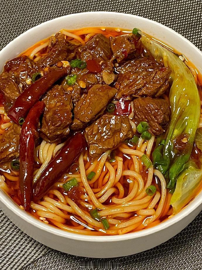 高血压要少吃面条？医生提醒：除了面条，这几种食物才真正要少吃。 “医生，我血