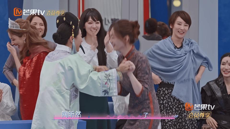 李小冉我就剩这点脑子了游戏担当和智力担当还是得看李小冉，姐姐说“我就剩这点脑子了