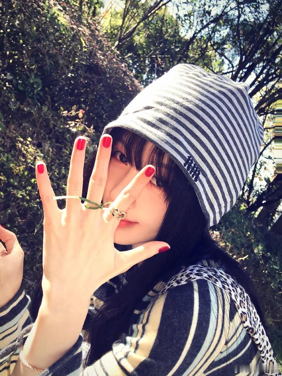 这个鞠婧祎看起来好会哄女人开心的样子每一张图都是有效营业